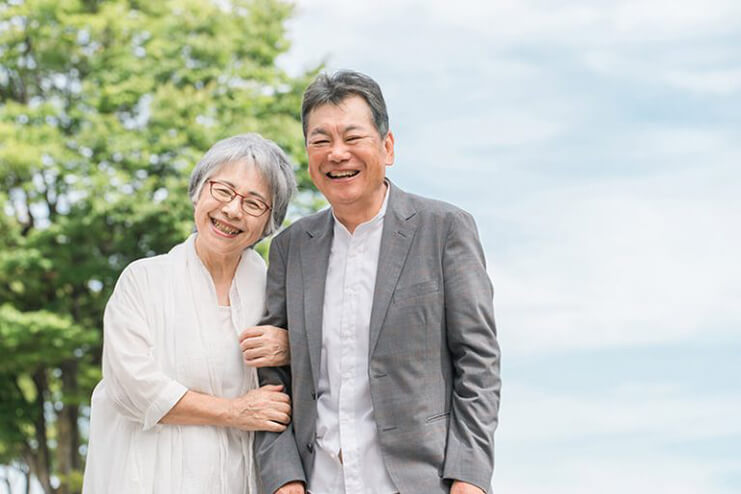 笑顔の夫婦